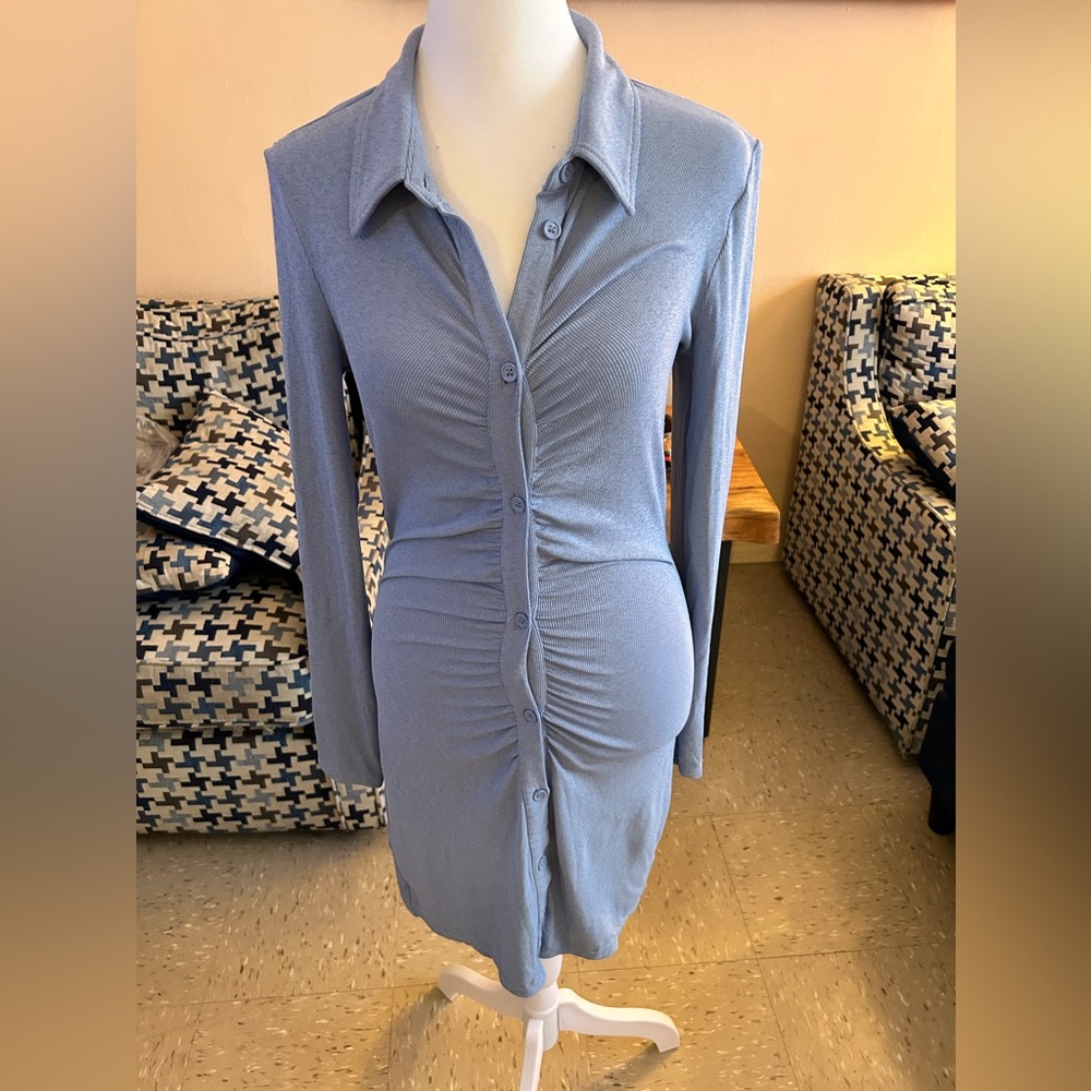 Super cute spring/summer collared dress!